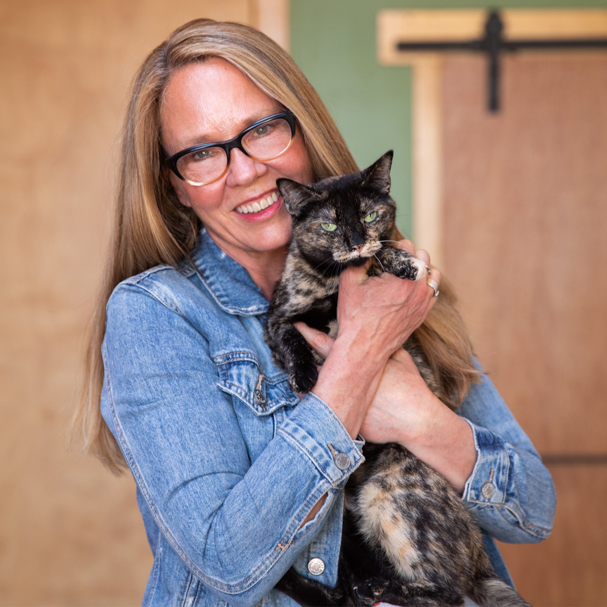 JuliePetsMaggie7946sak-1200x1200